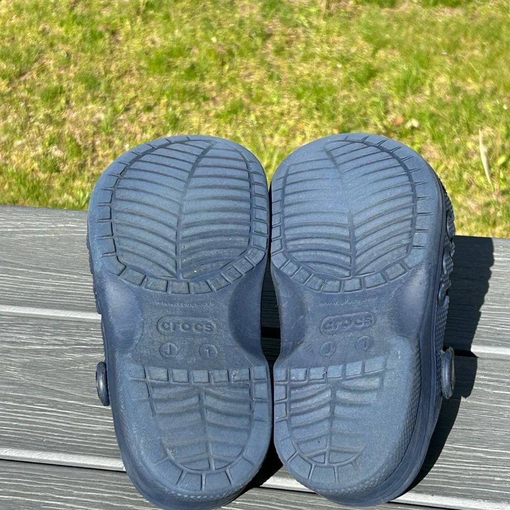 Crocs Kids Classic Slip On Shoe Sandle Clog - Navy Blue Size J1 Some Toe Wear
